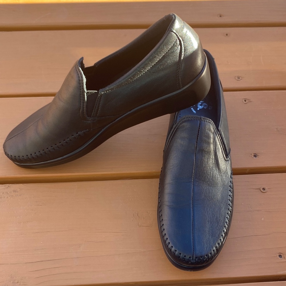 SAS Dream Women's Classic Black Loafers
